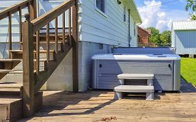 Dog-Friendly Fayetteville Home With Hot Tub!